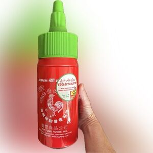 Sriracha hot sauce collectible tin with chopsticks and Ramen noodle soup, new